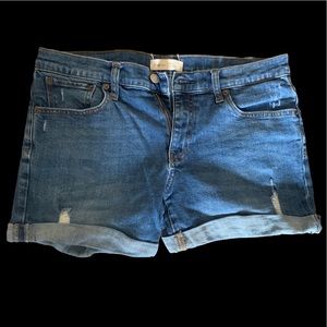 Gap Jean shorts. Size 29. 6” seam.